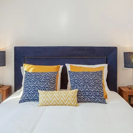 Typical House In A Historical Pedestrian Quarter 波尔图