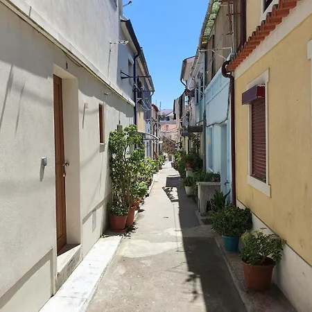 Typical House In A Historical Pedestrian Quarter 度假居